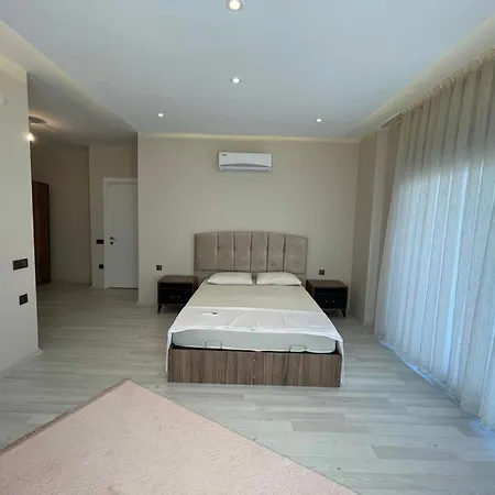 Bahce, Barbeku Ve Cocuk Oyun Parki Olanagi Ve Buyuk Bir Havuzu Olan Genis Aileler Icin Ideal Alanya