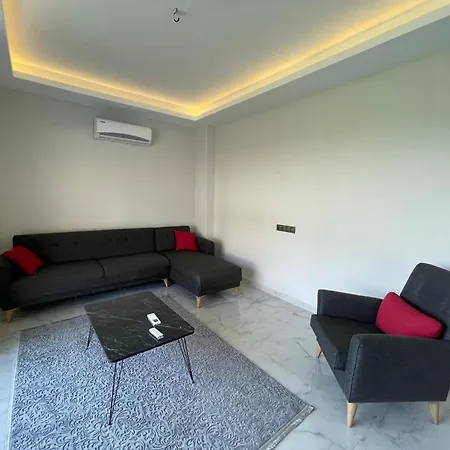 Villa Bahce, Barbeku Ve Cocuk Oyun Parki Olanagi Ve Buyuk Bir Havuzu Olan Genis Aileler Icin Ideal Alanya