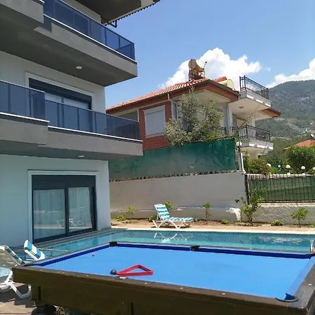 Bahce, Barbeku Ve Cocuk Oyun Parki Olanagi Ve Buyuk Bir Havuzu Olan Genis Aileler Icin Ideal Villa Alanya
