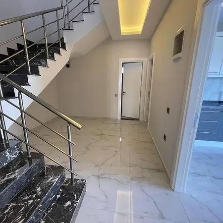 Bahce, Barbeku Ve Cocuk Oyun Parki Olanagi Ve Buyuk Bir Havuzu Olan Genis Aileler Icin Ideal Villa *