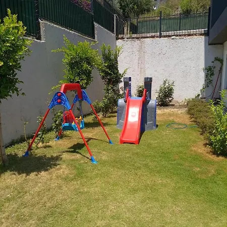 וילה Bahce, Barbeku Ve Cocuk Oyun Parki Olanagi Ve Buyuk Bir Havuzu Olan Genis Aileler Icin Ideal *